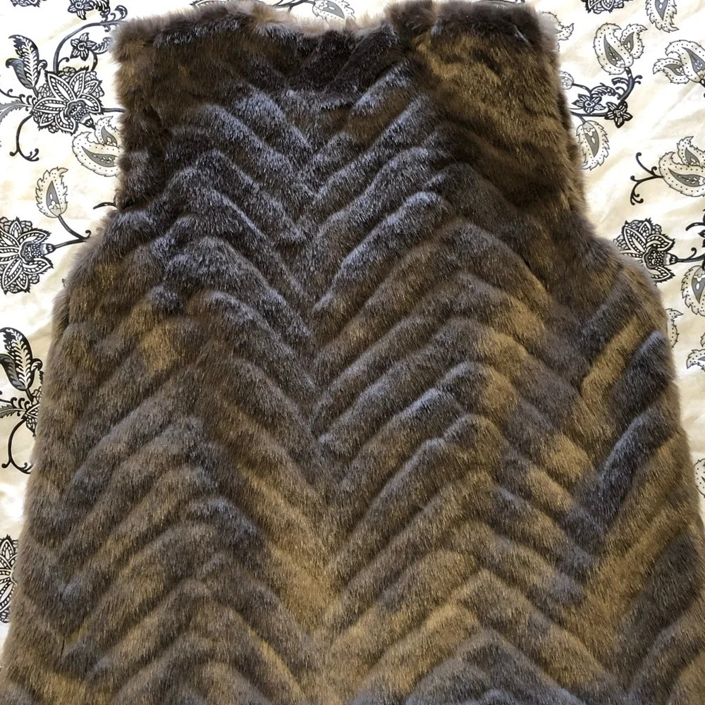 H&M faux fur vest - Picture 2 of 8